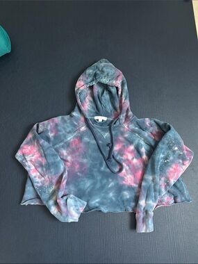 Spiritual Gangster Tie-Dye Cropped Hoodie in Navy & Pink